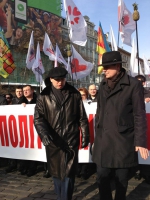 Оппозиция привела под окна Януковича несколько тысяч митингующих (+ФОТО, ВИДЕО)