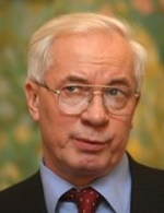 Суд наказал Азарова за водометы на Майдане