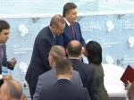 Янукович проигнорировал вопрос Квасьневского</a>