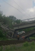 На оккупированной территории взорвали мост на Луганск (фото)