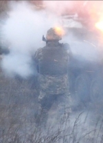 Оккупанты обстреляли из тяжелого вооружения позиции ВСУ под Орехово и Луганским, ранен боец