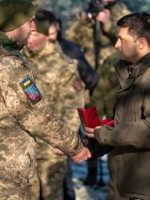 Зеленский наградил бойцов ООС и присвоил почетные названия воинским частям