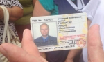 Киевский милиционер ударил активистку, которая попросила его говорить по-украински