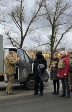 С оккупированного Донецка вывезли 13 осужденных (фото)