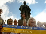Евросуд рассмотрит жалобу украинки, срезавшей фамилию Януковича с венка