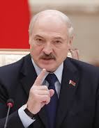 Лукашенко считает, что Беларусь от коронавируса защитит Господь, и планирует парад