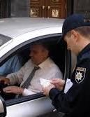 Водителям, которых остановила полиция, могут запретить выходить из авто
