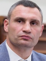 СБУ проводит обыски в доме, где проживает мэр Виталий Кличко