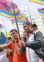 Под Укрзализныцей пикет: требуют повышения зарплаты (фото, видео)