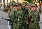 Российских студентов предлагают на летних каникулах отправлять в армию