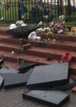 В Киеве на Майдане разбили памятник героям Небесной сотни (фото)
