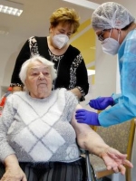 В воскресенье на вакцинацию против COVID пришли 36 тысяч украинцев