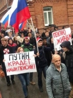 “Пенсионные” протесты в России: в 33 городах уже более 800 задержанных