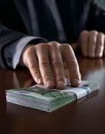 Львовского таможенника поймали на взятке (фото)