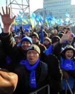 Партия регионов снова свезла людей на антимайдан (фото)