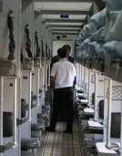 "Укрзализныця" собирается в рамках эксперимента уменьшить количество проводников