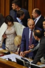 Работу Рады сорвали потасовкой в президиуме (фото, видео)