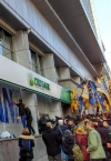 Активисты "замуровали" здание "Сбербанка" в центре Киева (фото)