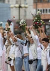 Жители Беларуси вышли на "цепи солидарности" против насилия силовиков (фото)