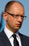 Яценюк заявил , что конфликт с Россией нужно решать исключительно дипломатическим путем