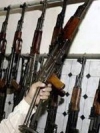 Правохранители обнаружили тайник с оружием, похищенным в Горловке