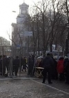 Институтскую перекрыли, поставили забор и металлоискатели (фото)