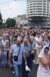 В колонне крестного хода к Лавре идут около 9 тыс. человек (фото)