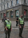 Мужчина захватил банк в центре Киева и угрожает взорвать бизнес-центр (фото, видео)