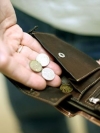 Из-за низких зарплат молодежь бросает госслужбу