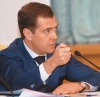 Подопечных Медведева обязали отчитываться о расходах жен и детей