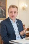 Зарплату до $1 тысячи подняли директорам всех львовских школ