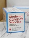 ЕС изучает возможность применения третьей дозы вакцины Moderna