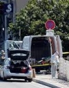 В Марселе автомобиль протаранил автобусную остановку: погибла женщина (фото)