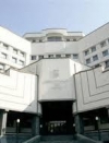 КС начал рассмотрение закона о партийной диктатуре