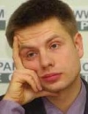 Гончаренко дарит одесситам пакеты с шампанским и свечами