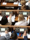 Рада предварительно одобрила идею Зеленского изменить Конституцию и полномочия ВР