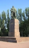 В Николаеве демонтируют постамент, на котором стоял Ленин (фото)