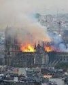 Пожар в Нотр-Даме: есть угроза обрушения трех элементов собора