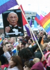 В Амстердаме Путина встретили массовым гей-парадом (фото)