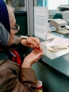 Кабмин предлагает доплачивать по 500 гривен за поздний выход на пенсию