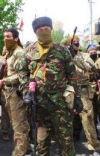 В Донецке около 2 тысяч человек проводят митинг против проведения выборов президента