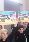 Украинцы в Давосе устроили акцию протеста Пинчуку