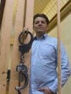 Роману Сущенко не дают читать украинскую прессу