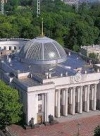 Под ВР столкновения митингующих с полицией (фото)