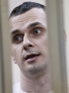 Активисты в Москве вывесили трехметровый баннер в поддержку Сенцова