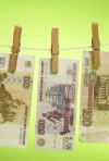 Рубль резко падает к евро и доллару