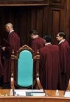 КС отложил рассмотрение закона о люстрации
